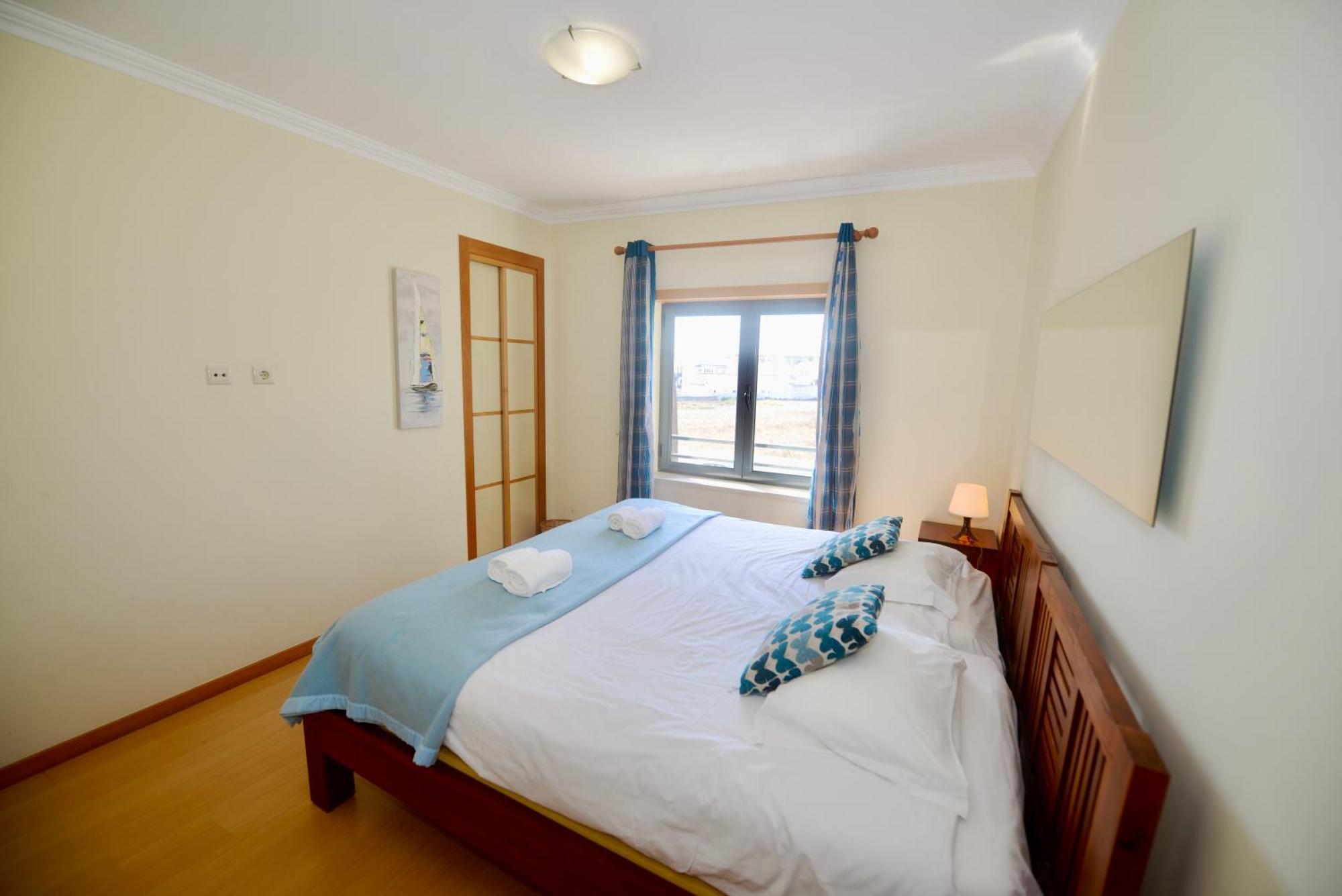 Pebble - 1 Bedroom Apartment Sleeps 5 With Pool & Tennis Court เซามาร์ทินโญโดปอร์โต ภายนอก รูปภาพ
